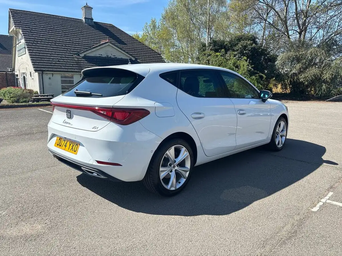 2024-seat-leon-15-etsi-fr-150ps-hatchback-big-24