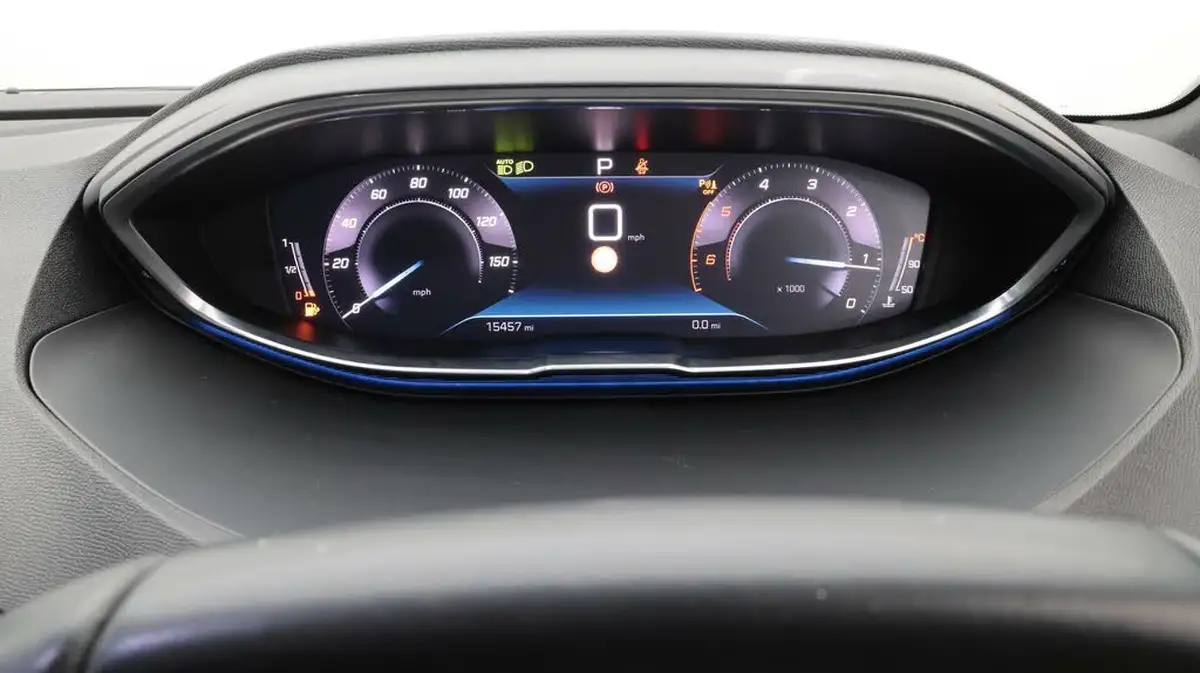 2023-peugeot-5008-suv-15-bluehdi-allure-130ps-eat8-big-10