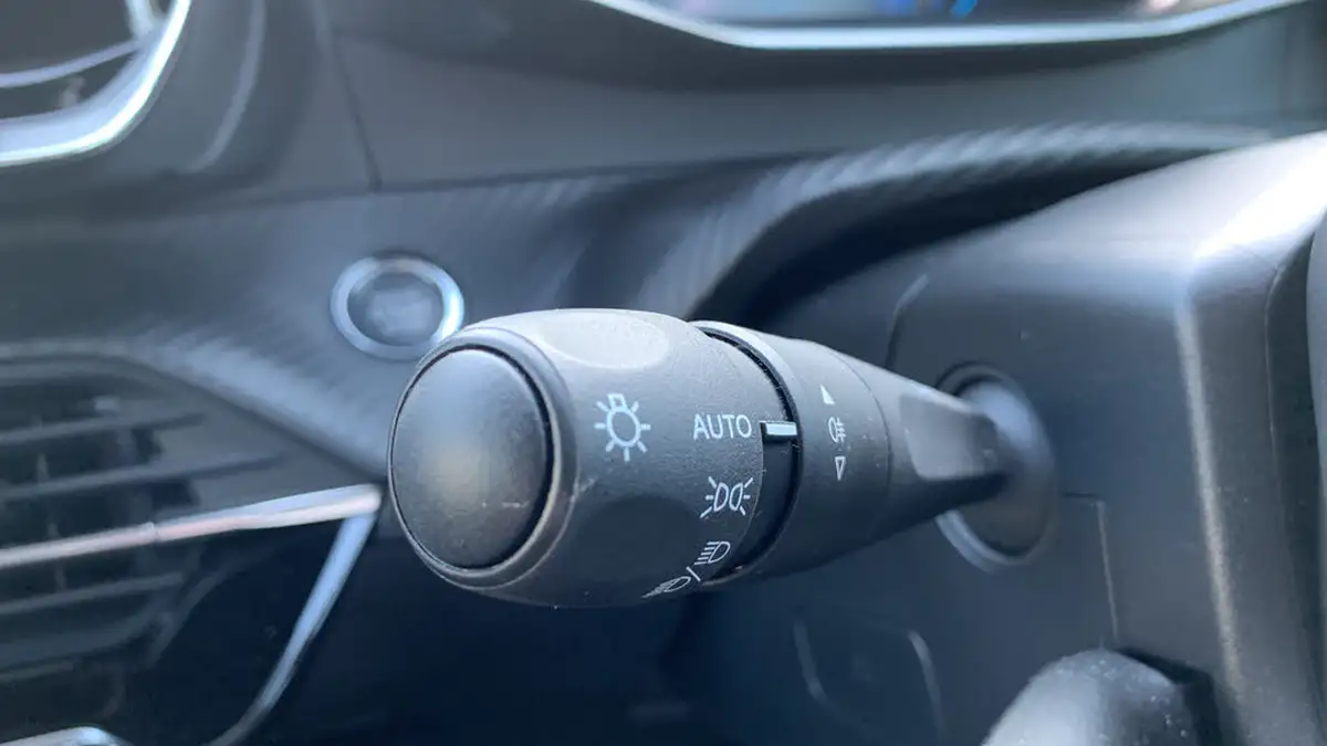2022-peugeot-2008-suv-12-puretech-allure-premium-130bhp-big-26