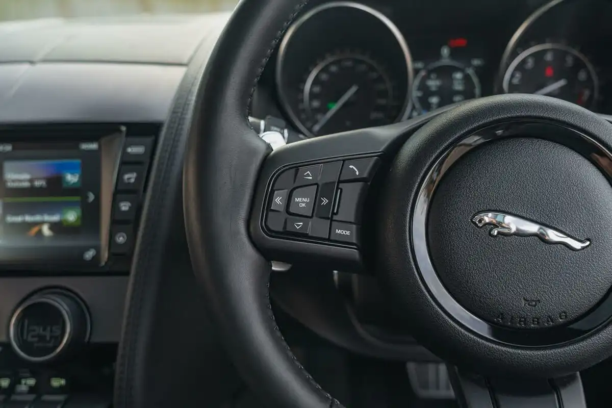 2016-jaguar-f-type-50-v8-sc-r-awd-coupe-big-27