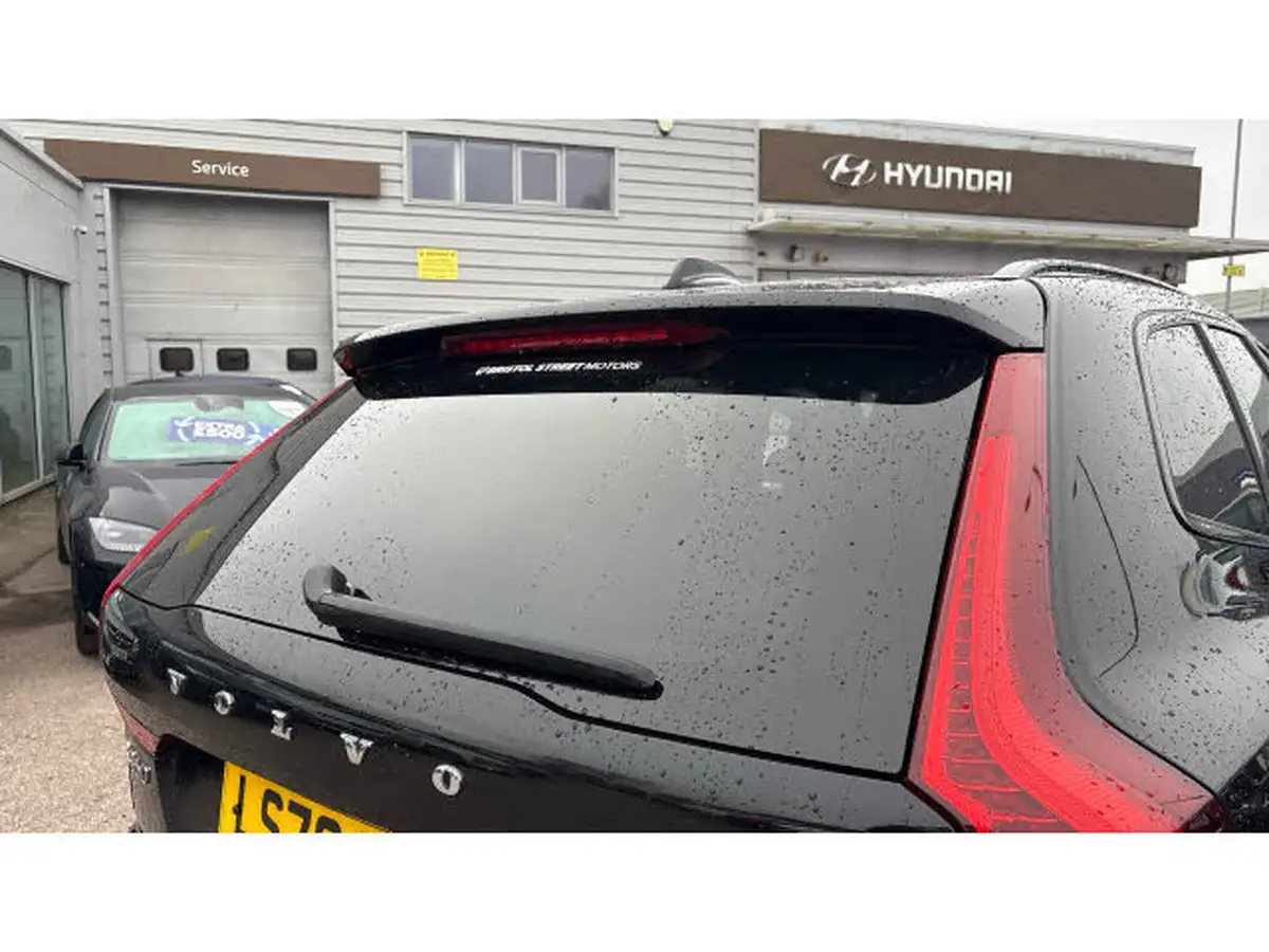 2020-volvo-xc60-20-b5-r-design-big-40