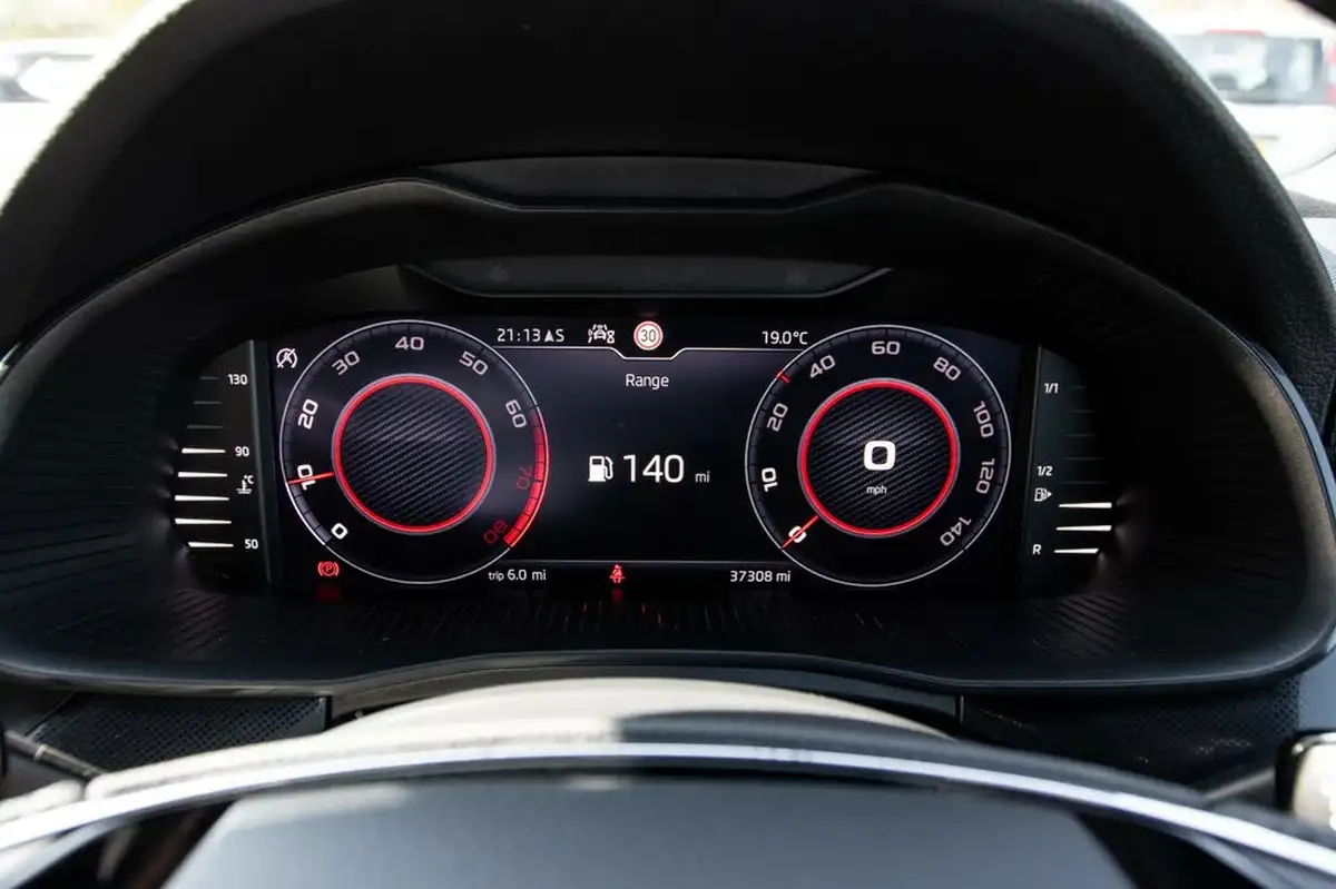 2021-skoda-kamiq-10-tsi-monte-carlo-109ps-big-14