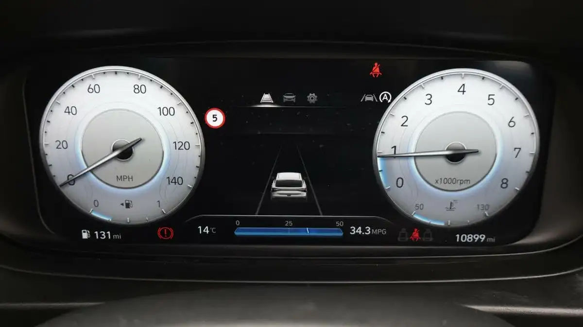 2024-hyundai-i20-10-t-gdi-advance-big-10