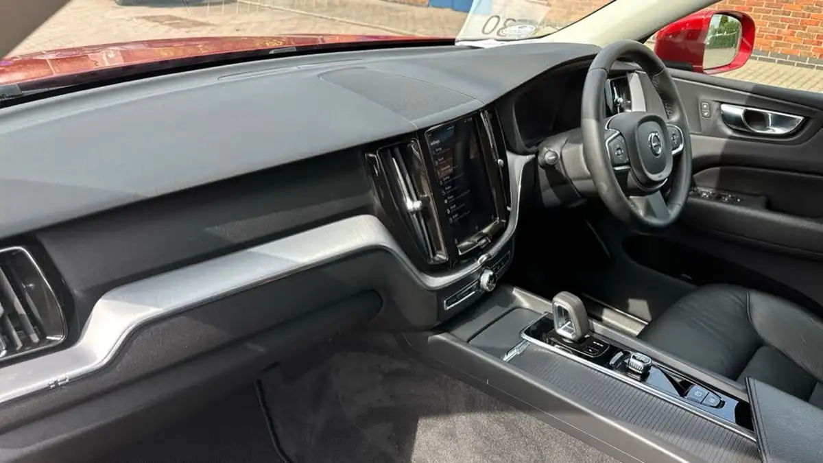 2022-volvo-xc60-20-t6-inscription-expression-350bhp-plug-in-hybrid-big-3