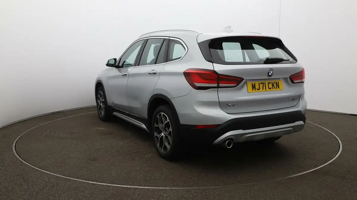 2021-bmw-x1-15-sdrive18i-xline-big-54