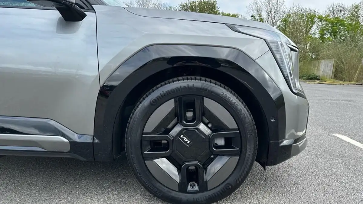 2024-kia-ev9-e-gt-line-s-7-big-4