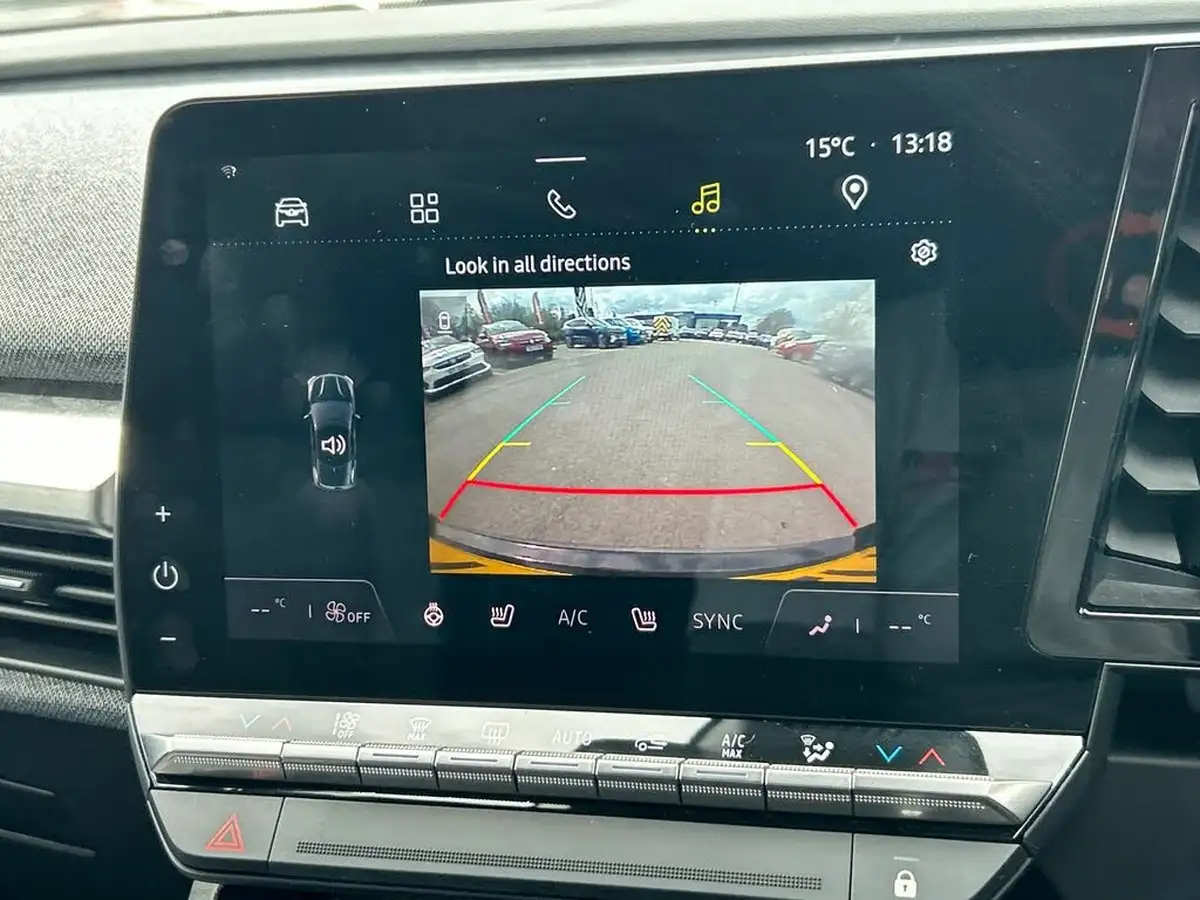2023-renault-megane-e-tech-e-techno-big-23