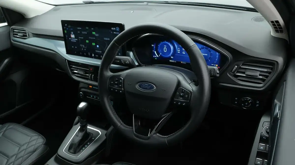 2022-ford-focus-10t-active-vignale-125ps-hybrid-mhev-hatchback-powershift-big-9