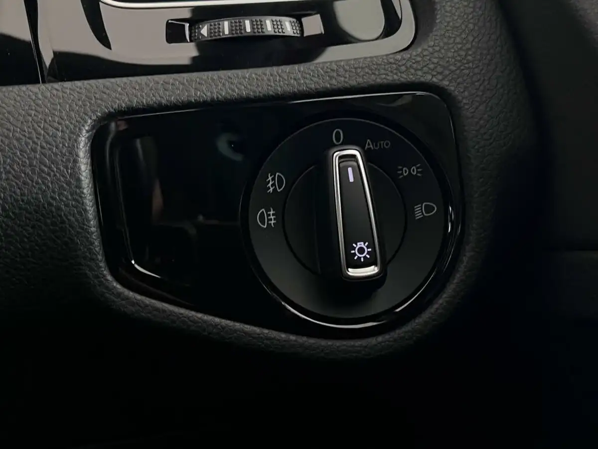 2018-volkswagen-golf-20-tsi-gti-5d-dsg-big-20