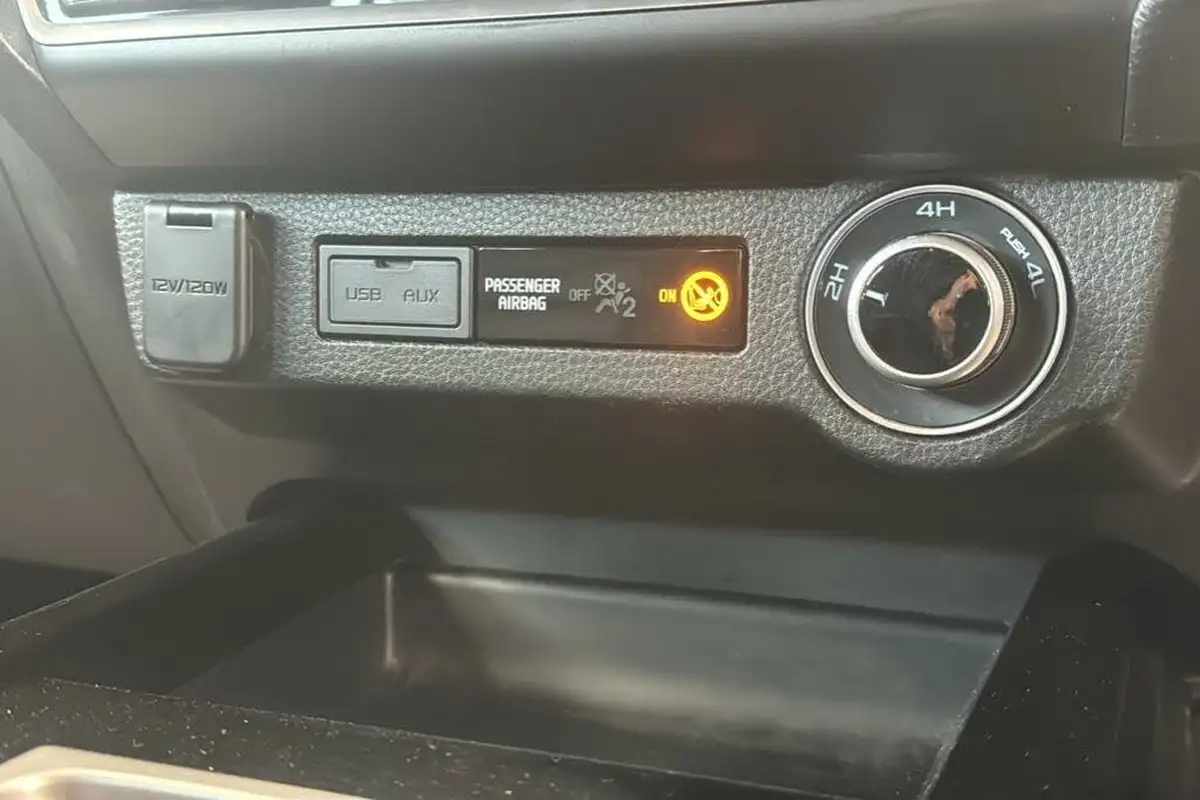 2023-isuzu-d-max-19td-v-cross-steel-edition-auto-big-27