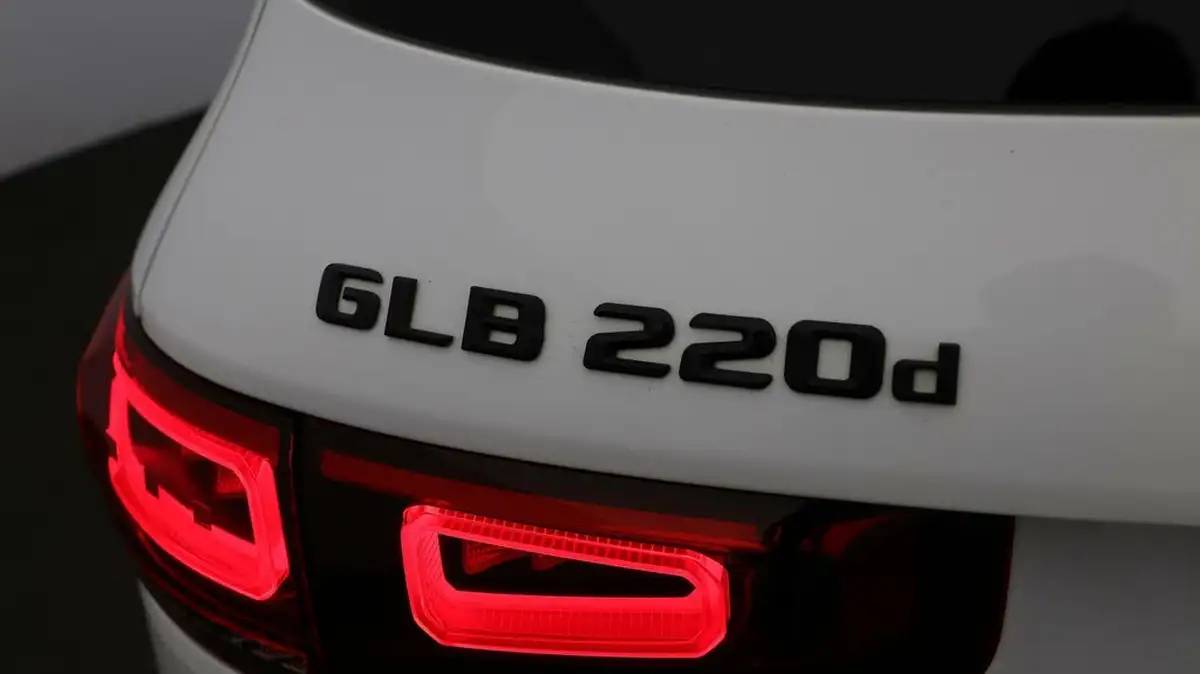 2020-mercedes-benz-glb-class-20d-glb220d-amg-line-premium-5-big-21
