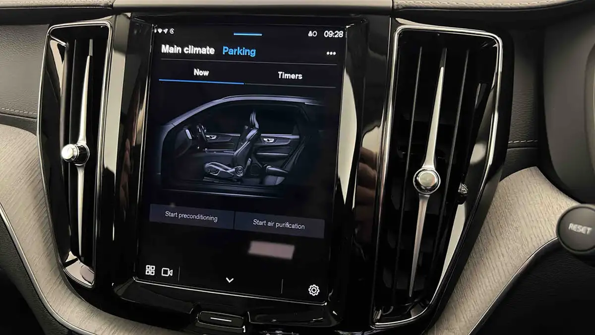 2024-volvo-xc60-20-t8-ultimate-dark-big-44