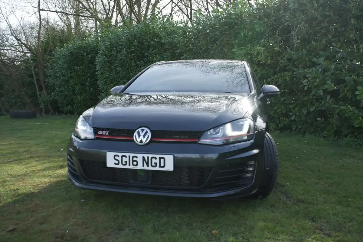 2016-volkswagen-golf-20-tsi-gti-220ps-hatchback-5d-big-3