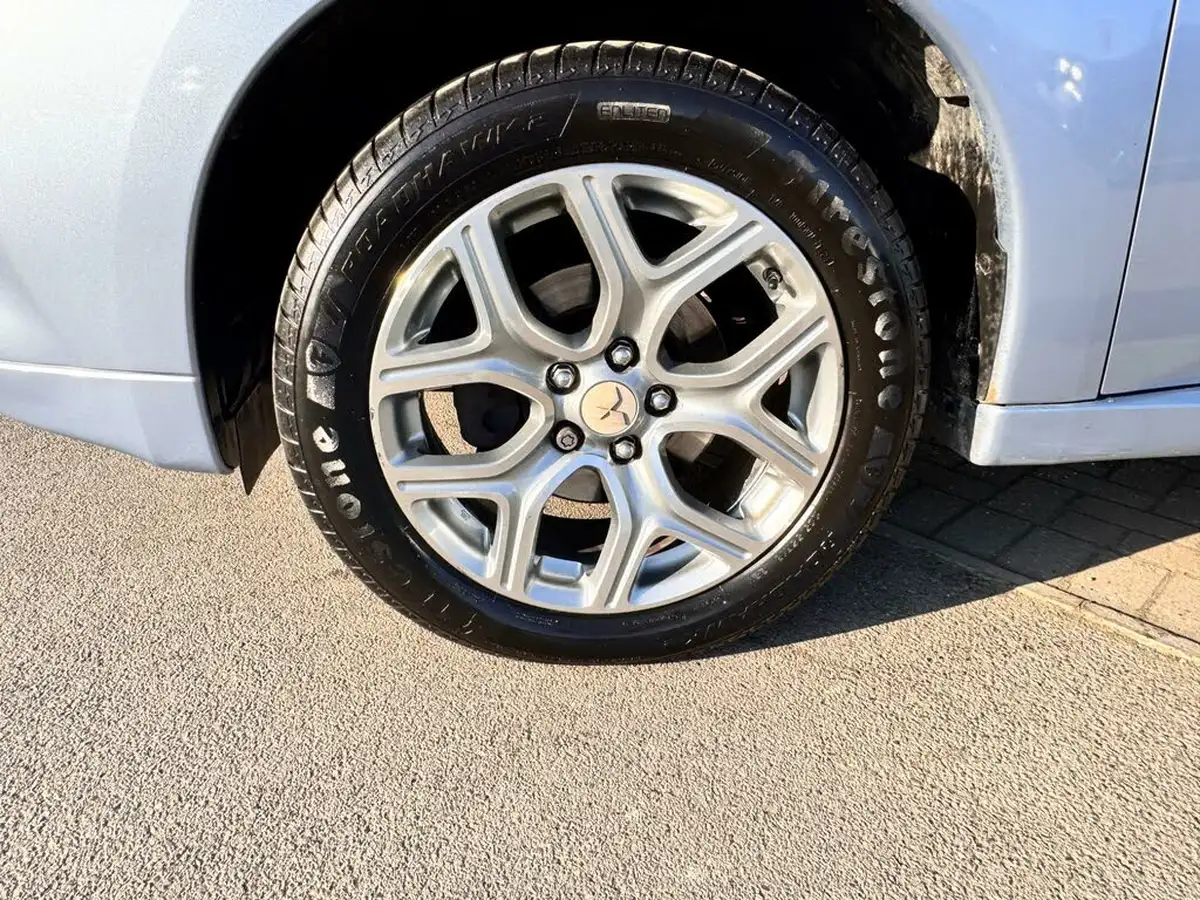 2015-mitsubishi-outlander-20-gx4h-phev-big-16