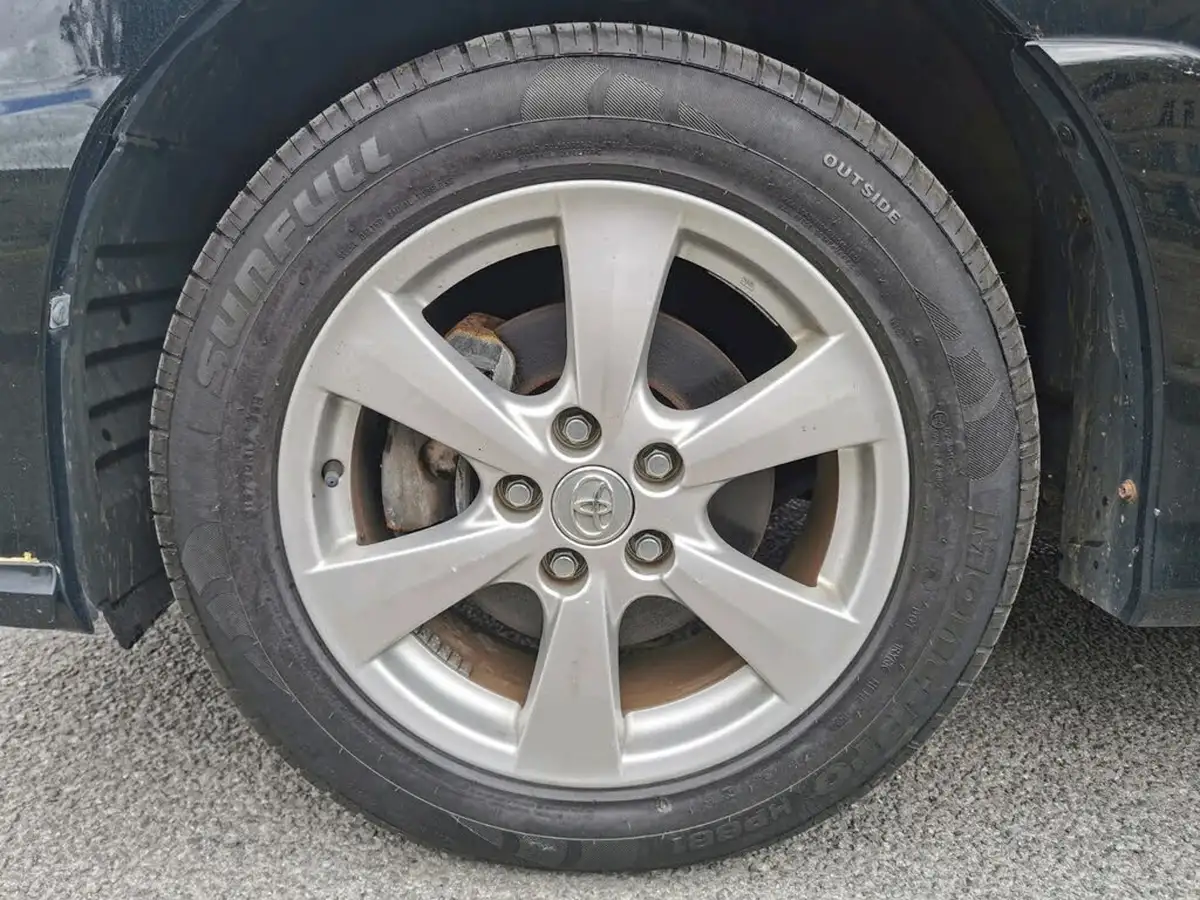 2009-toyota-estima-hybrid-24-litre-big-27