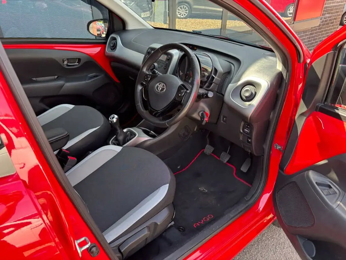 2018-toyota-aygo-10-vvt-i-x-play-71bhp-5d-big-14