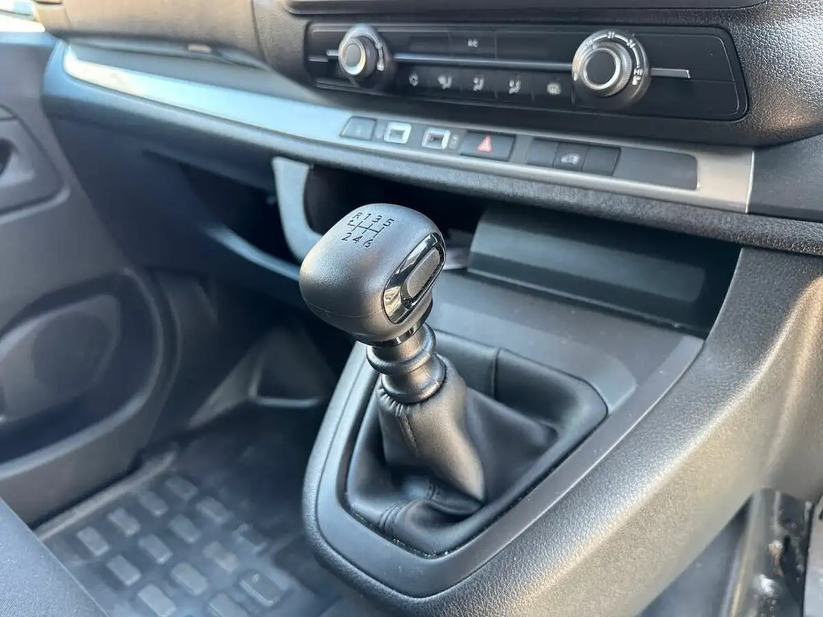 2024-peugeot-expert-15-bluehdi-professional-standard-big-18