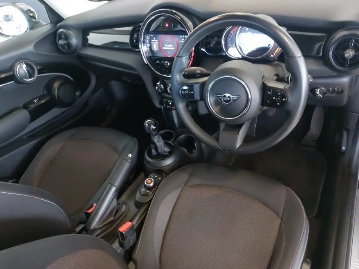 2021-mini-cooper-15-cooper-classic-hatchback-3d-big-5