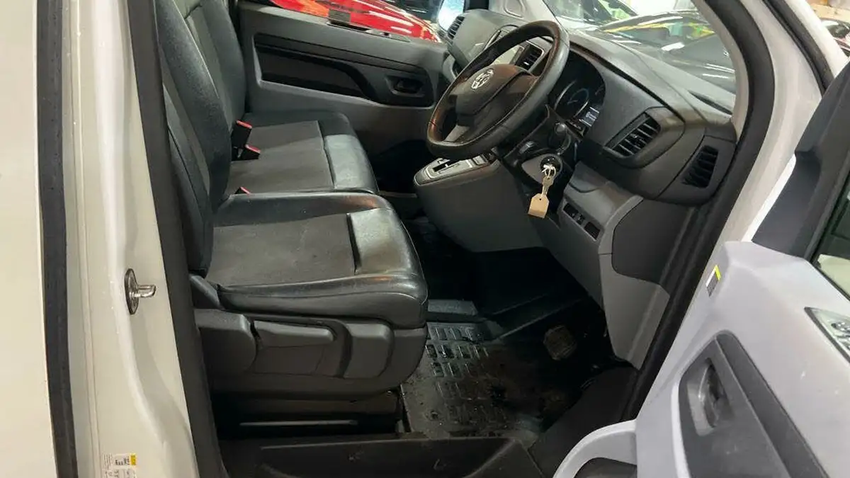 2021-vauxhall-vivaro-big-10