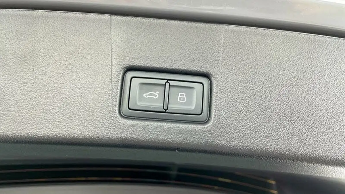 2024-audi-q4-e-tron-45e-black-edition-sportback-quattro-big-32