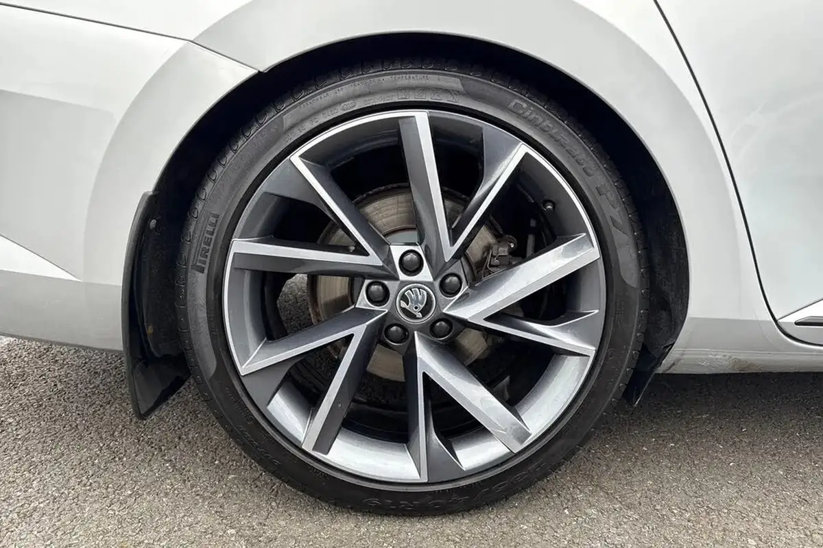 2019-skoda-superb-20tdi-sportline-plus-190ps-hatchback-dsg-big-10