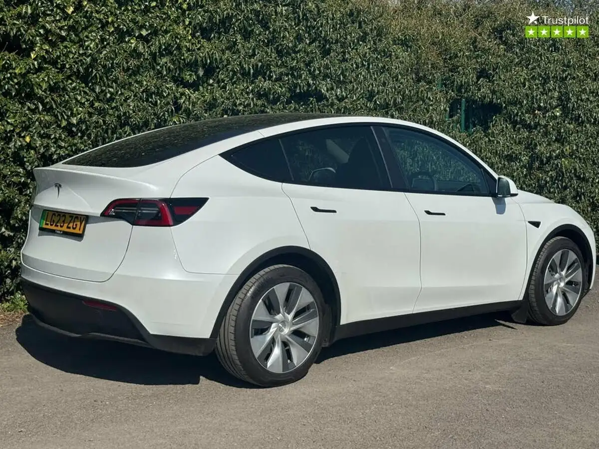 2023-tesla-model-y-e-rwd-big-32