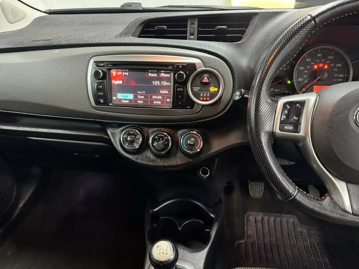 2012-toyota-yaris-133-trend-3d-big-22