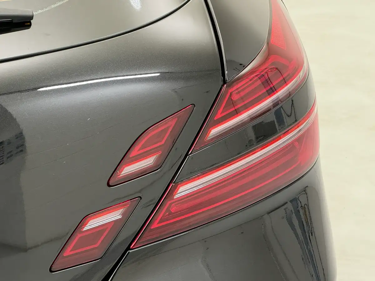 2022-genesis-g70-20-t-sport-line-shooting-brake-5d-big-32