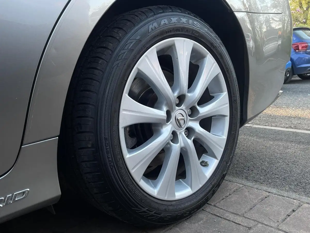 2018-lexus-gs-300h-25-executive-edition-big-9