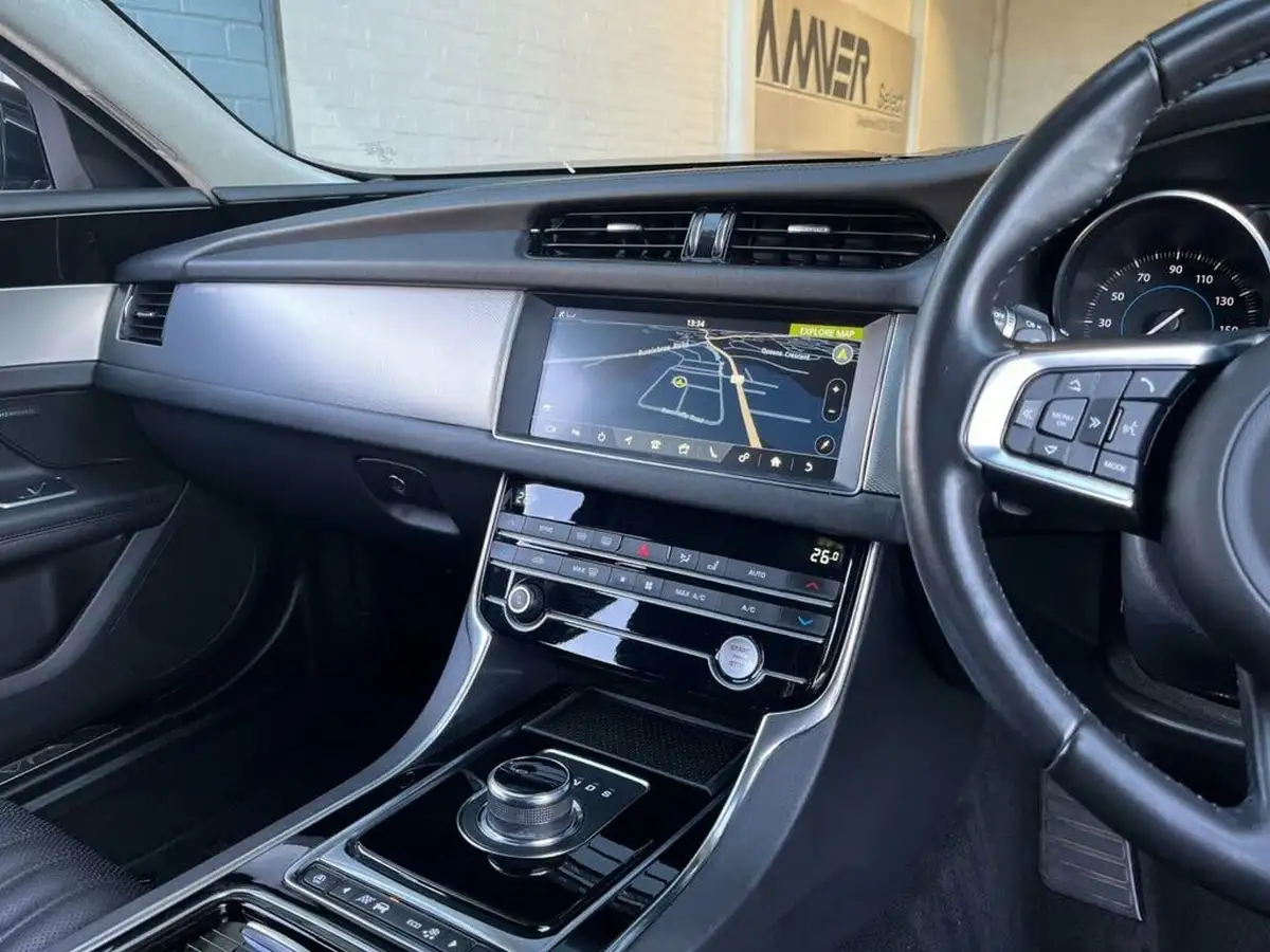 2019-jaguar-xf-20i-portfolio-249ps-ss-sportbrake-5d-big-17