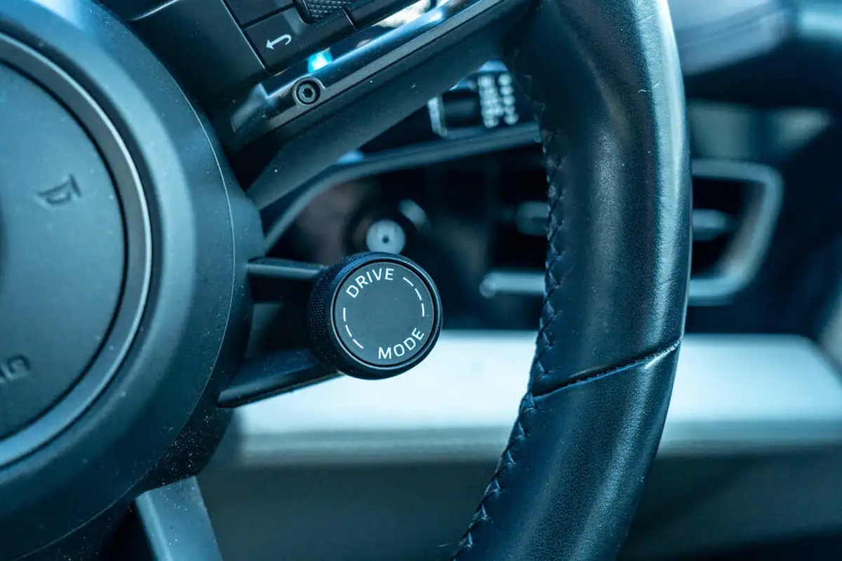 2020-porsche-taycan-e-turbo-s-big-12