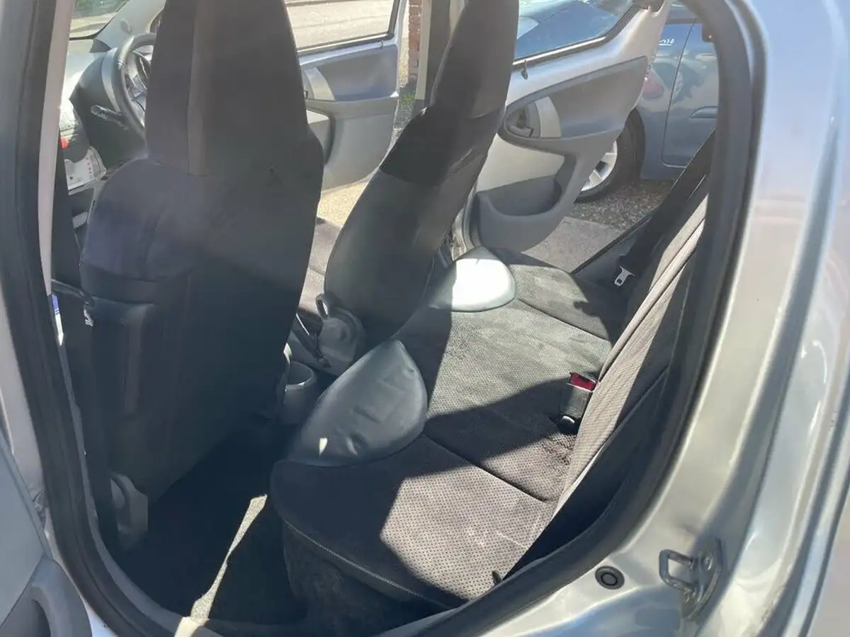 2011-toyota-aygo-10-aygo-ice-5d-big-28