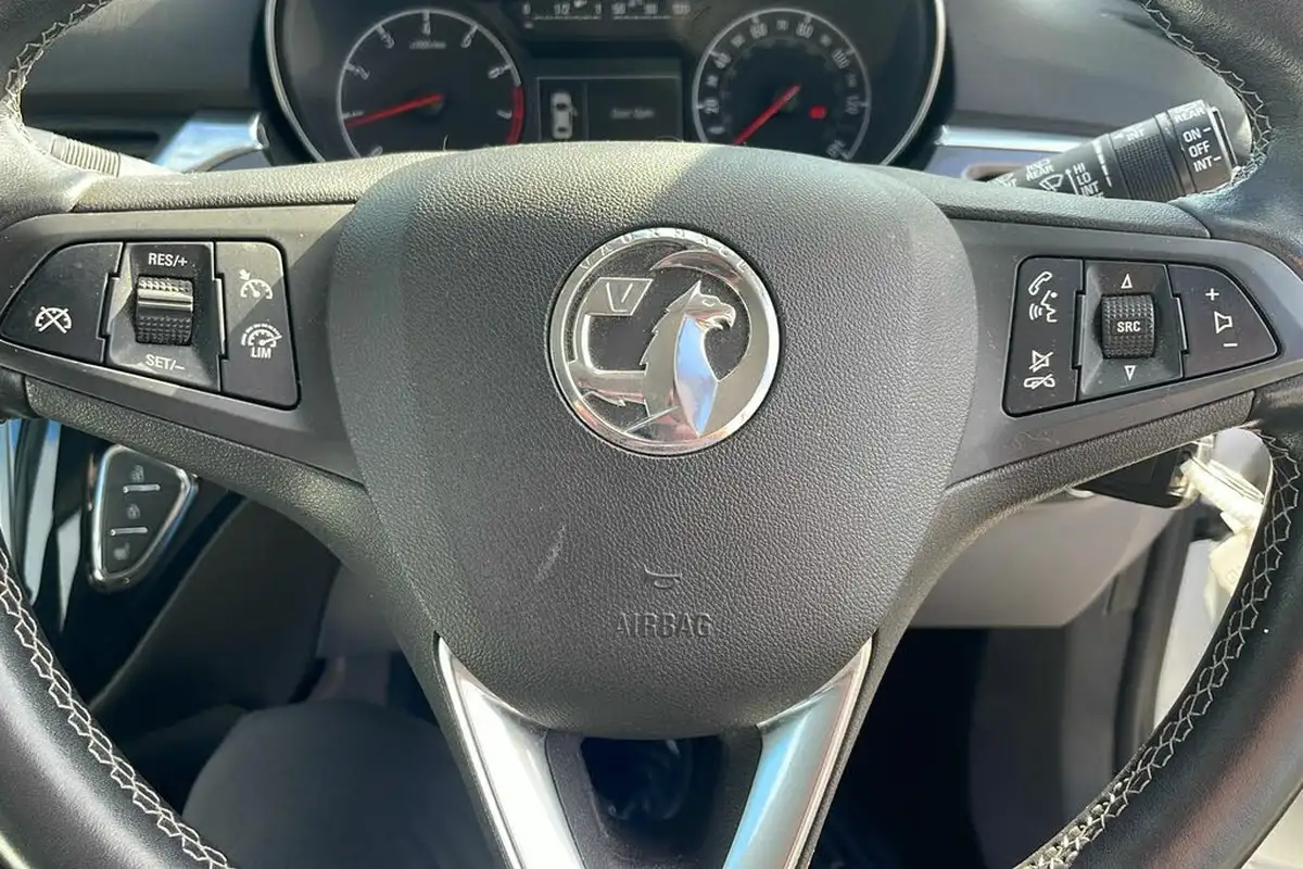 2018-vauxhall-corsa-14i-se-nav-90ps-5d-auto-big-17