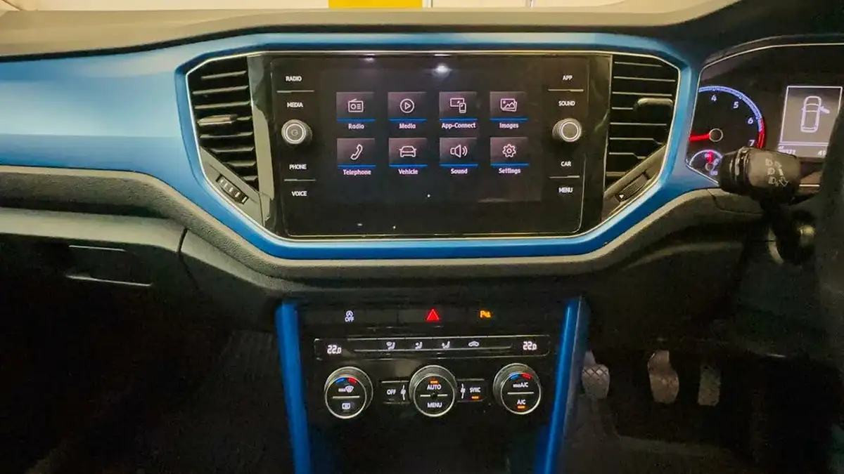 2019-volkswagen-t-roc-10-tsi-design-big-51