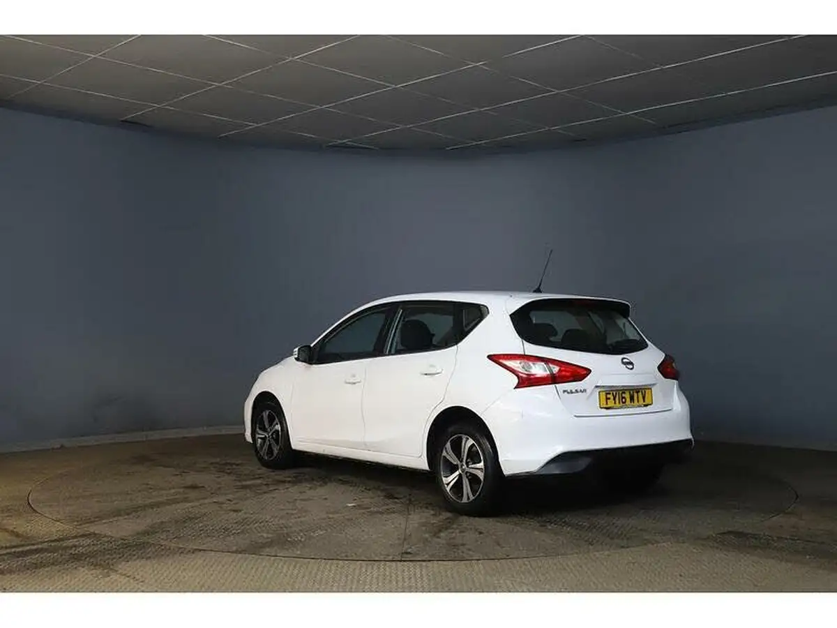 2016-nissan-pulsar-12-dig-t-acenta-big-2