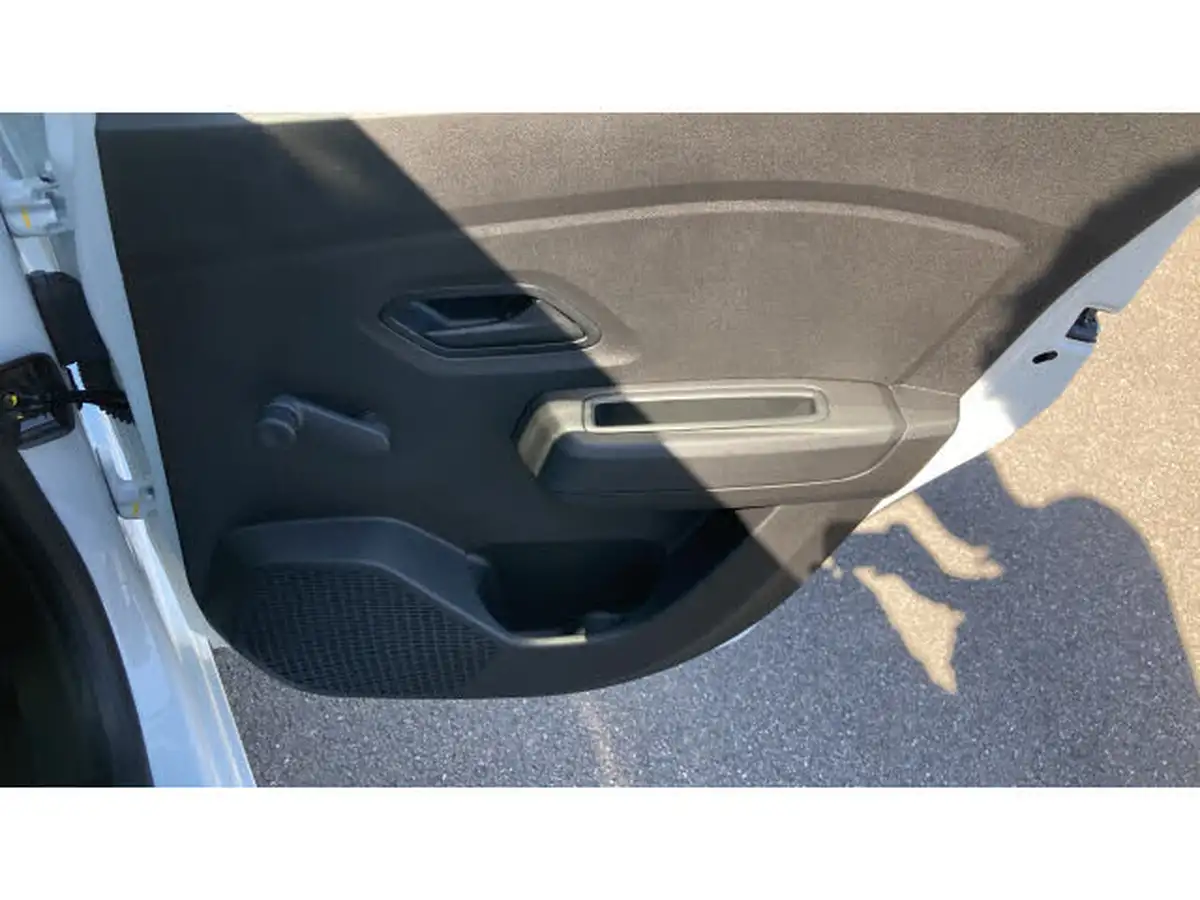 2021-dacia-sandero-10-sce-essential-big-25