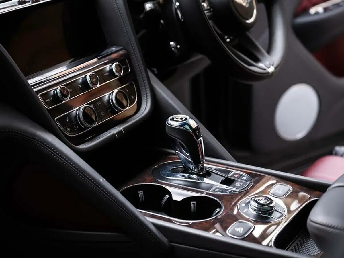 2022-bentley-bentayga-40-v8-big-38