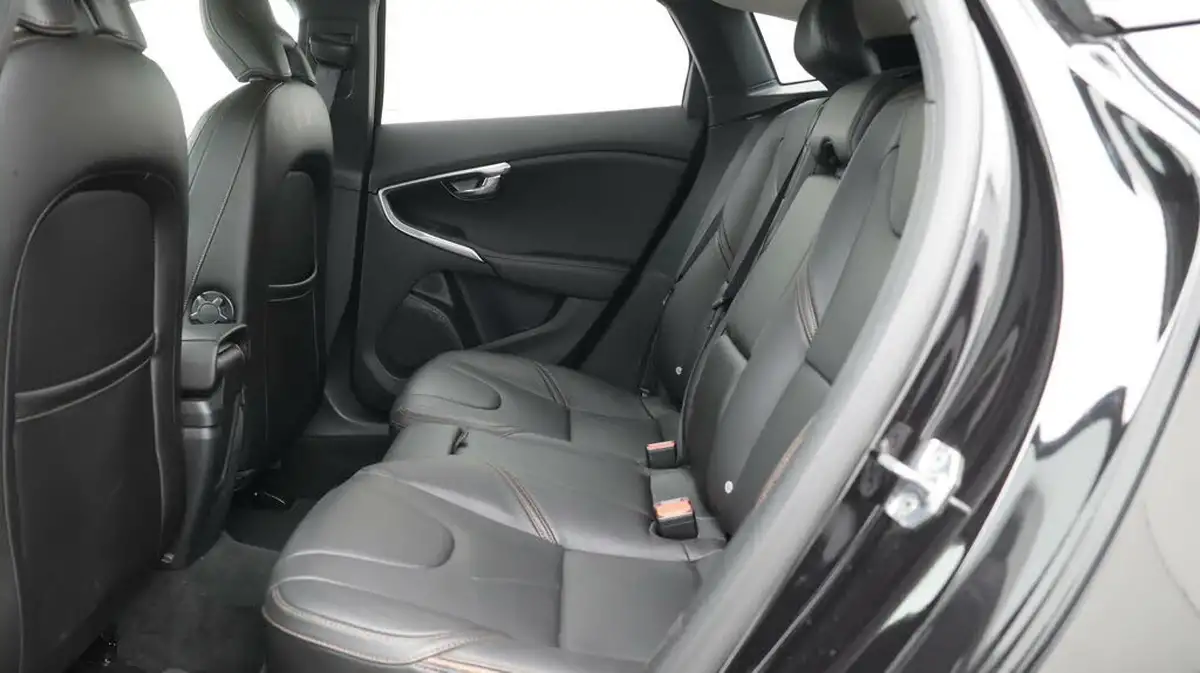2018-volvo-v40-15-t3-cross-country-pro-big-16