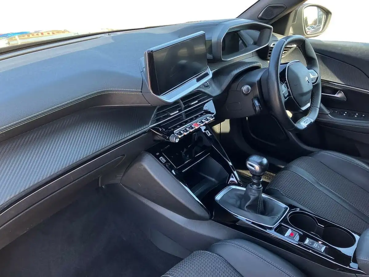 2022-peugeot-2008-suv-12-puretech-gt-big-5