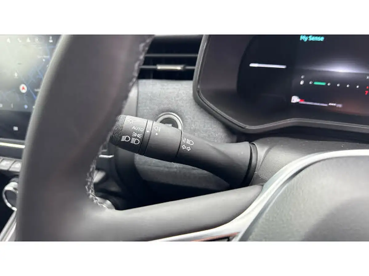 2024-renault-clio-10-tce-techno-big-27