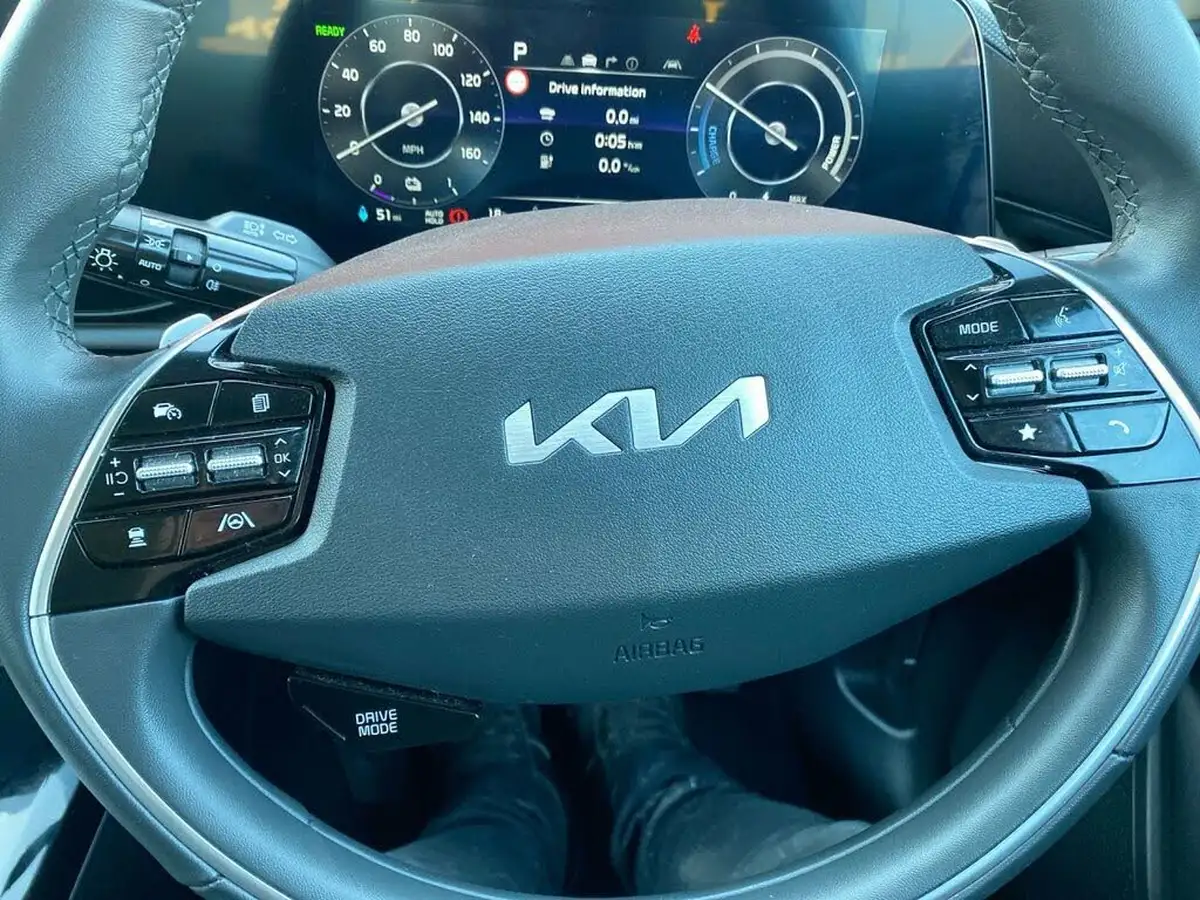 2023-kia-niro-ev-e-2-big-13