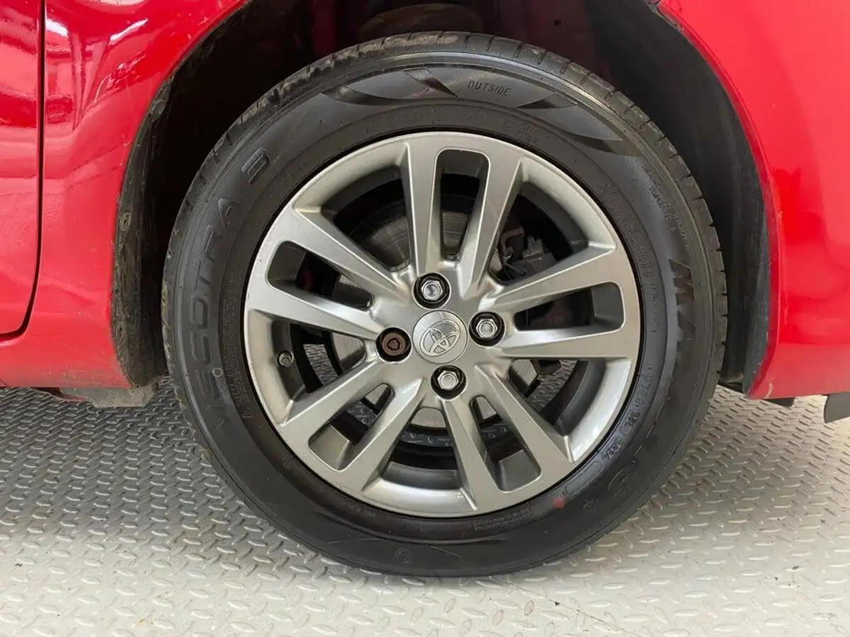 2014-toyota-yaris-133-icon-5d-cvt-big-8
