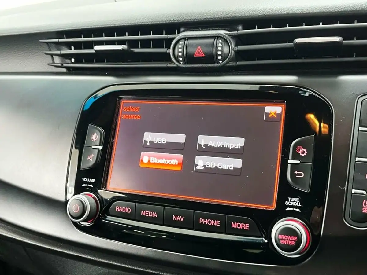 2015-alfa-romeo-giulietta-14-tb-qv-line-big-18