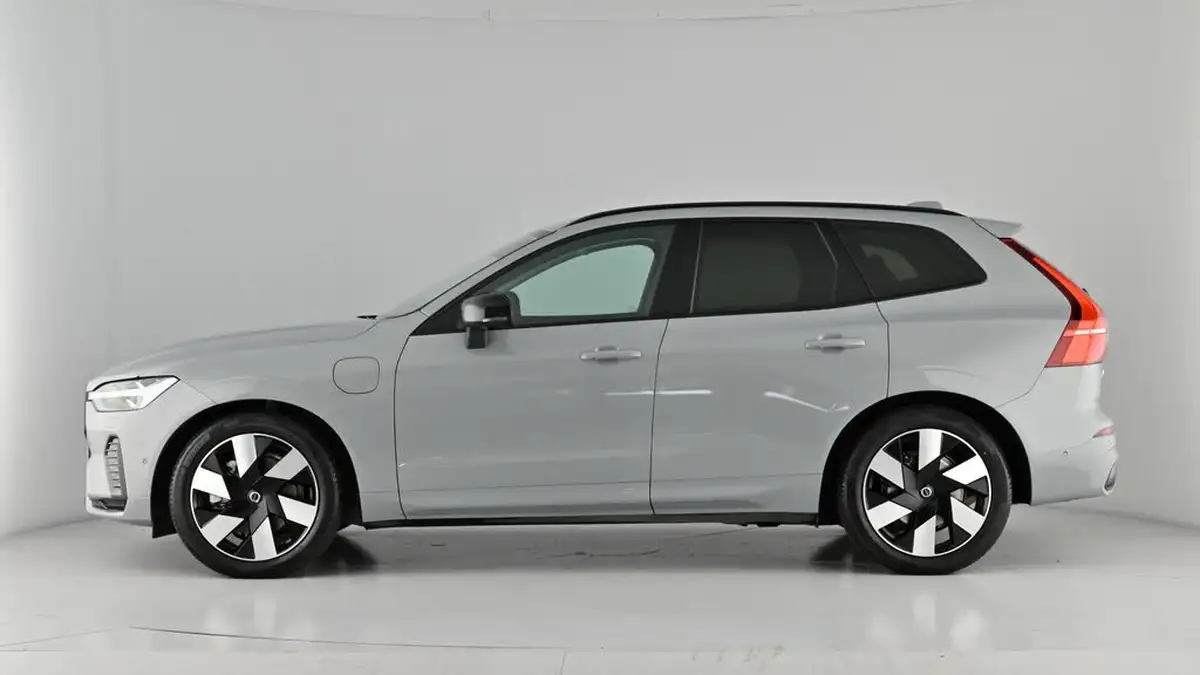 2024-volvo-xc60-20-t8-ultimate-dark-big-54