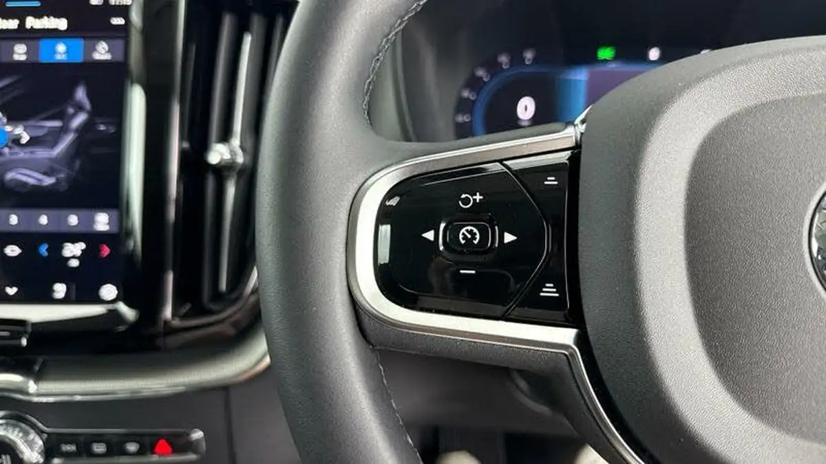 2024-volvo-xc60-20-b5-plus-big-20