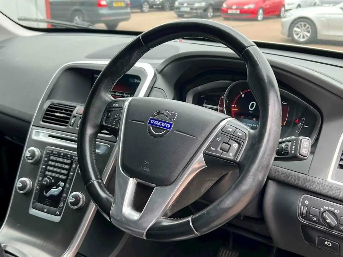 2015-volvo-xc60-24td-d4-se-lux-181bhp-nav-ss-big-6