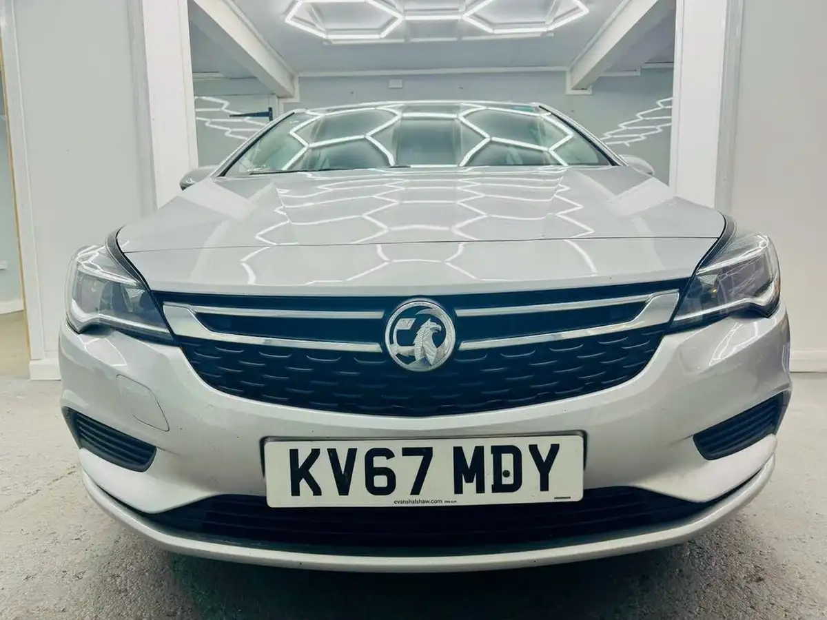 2017-vauxhall-astra-16cdti-design-110ps-hatchback-big-1