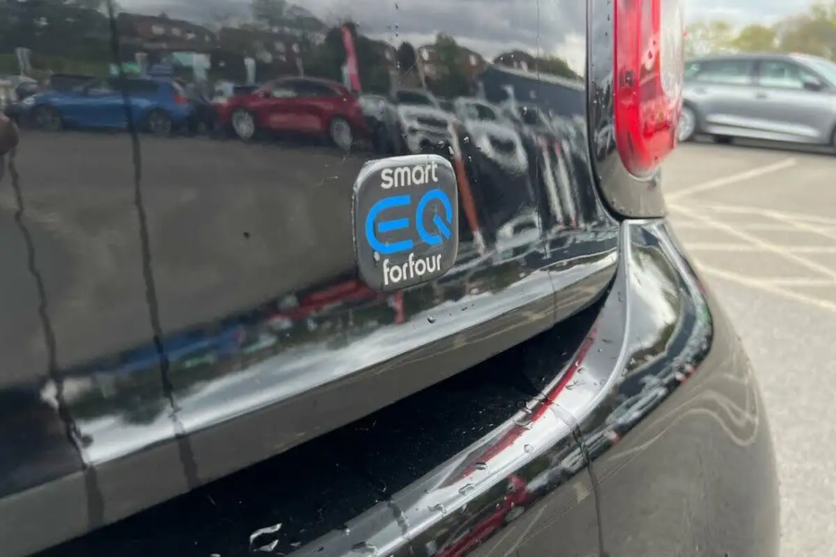 2018-smart-forfour-eq-prime-premium-plus-big-18