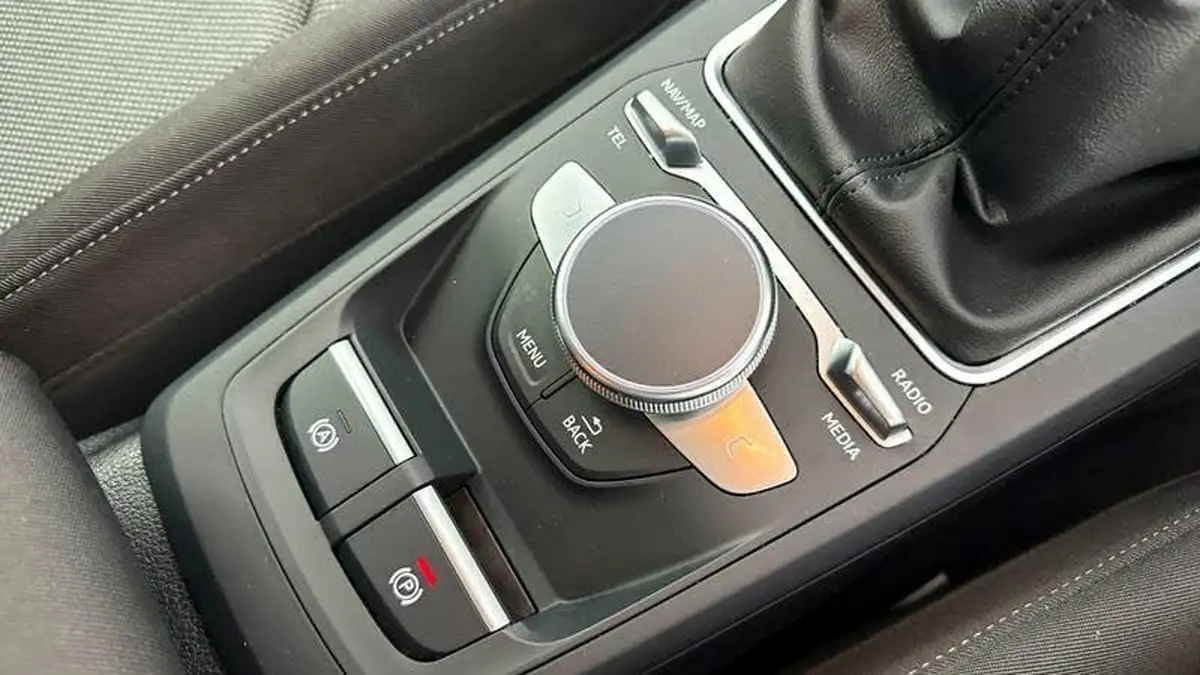 2022-audi-q2-10-30-tfsi-sport-big-6