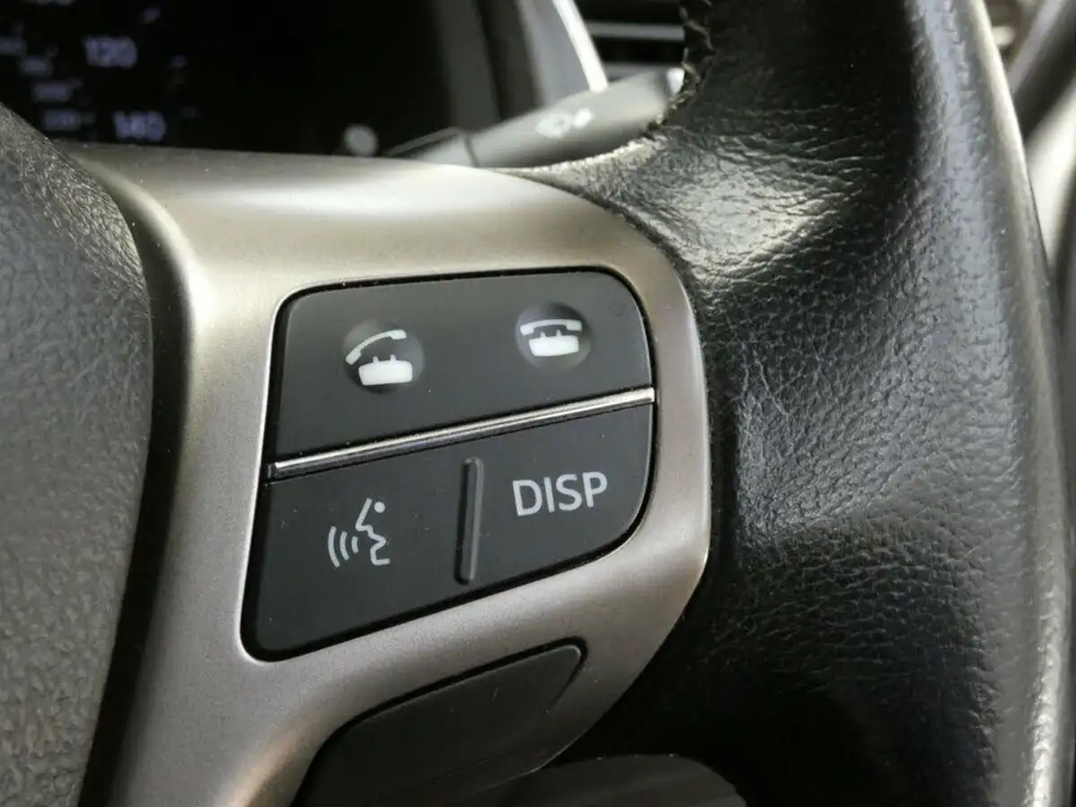2012-toyota-avensis-20td-t4-saloon-4d-big-56